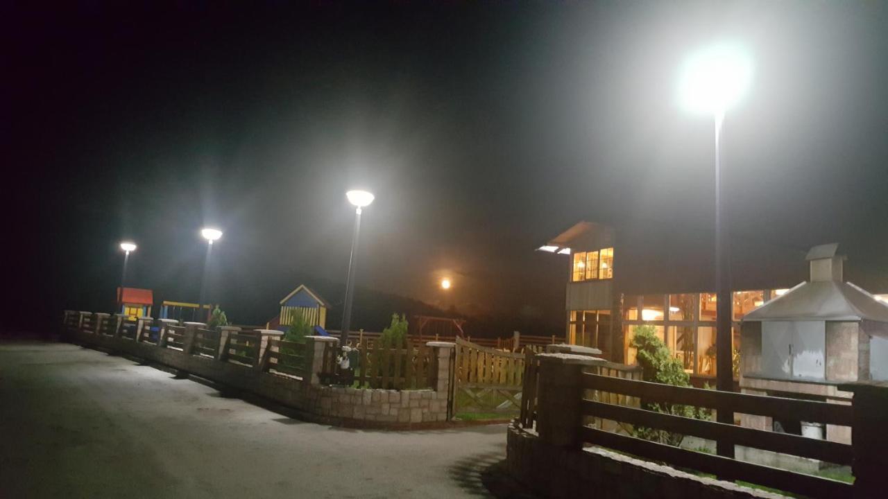 Pansion I Restoran ,, Pogled" Hotel Han Pijesak Exterior foto